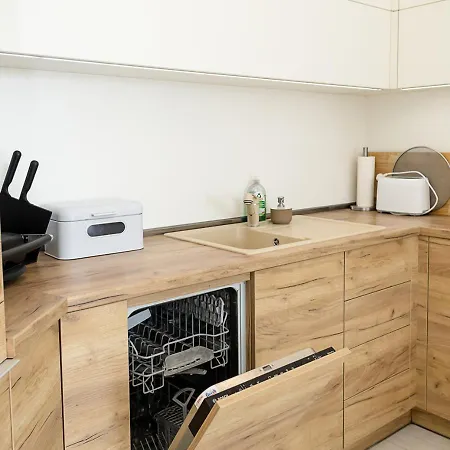 Elegant 1br In The Center Of By Flat Manаger Warna