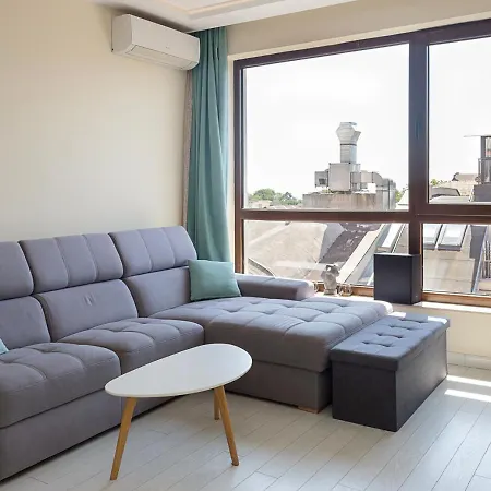 Apartment Elegant 1br In The Center Of By Flat Manаger Warna