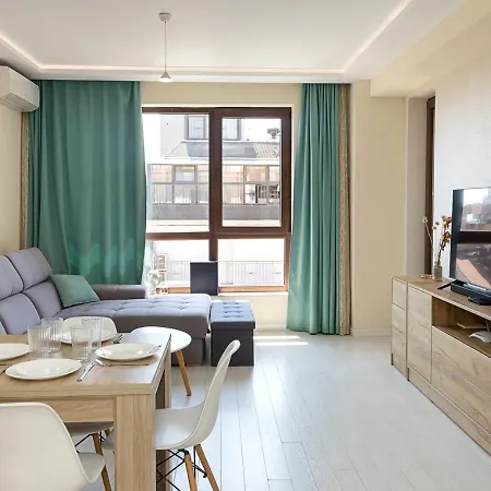 Elegant 1br In The Center Of By Flat Manаger Apartment Warna