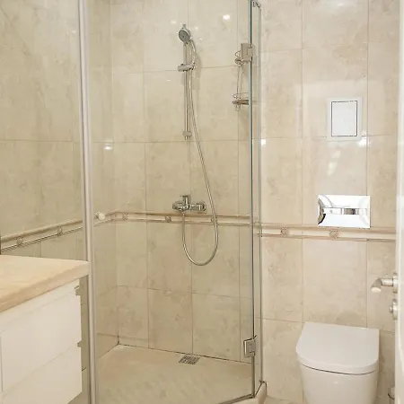 Elegant 1br In The Center Of By Flat Manаger Apartment Warna